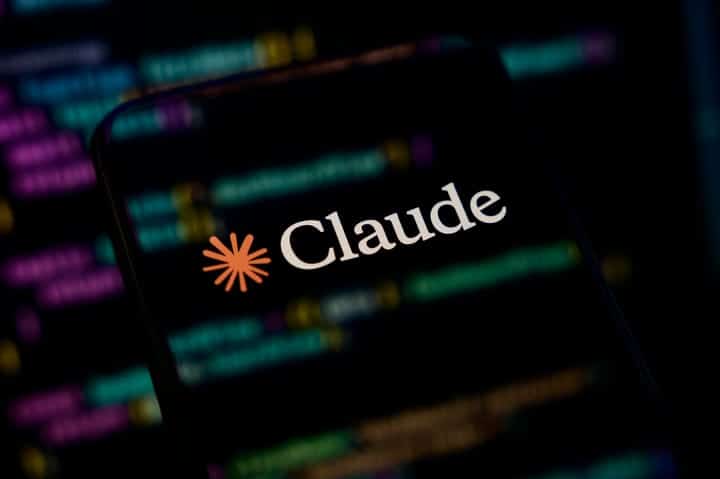 claude2 Samuel Boivin shutterstock oSLmeI